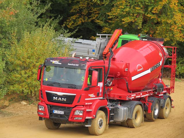 Tractora MAN TGS Hydrodrive 4X4H con hormigonera.